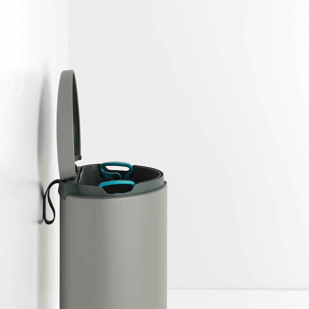Brabantia｜Pedal Bin Flatback+ 靜音半圓平背腳踏桶 30L｜無印砂鋼