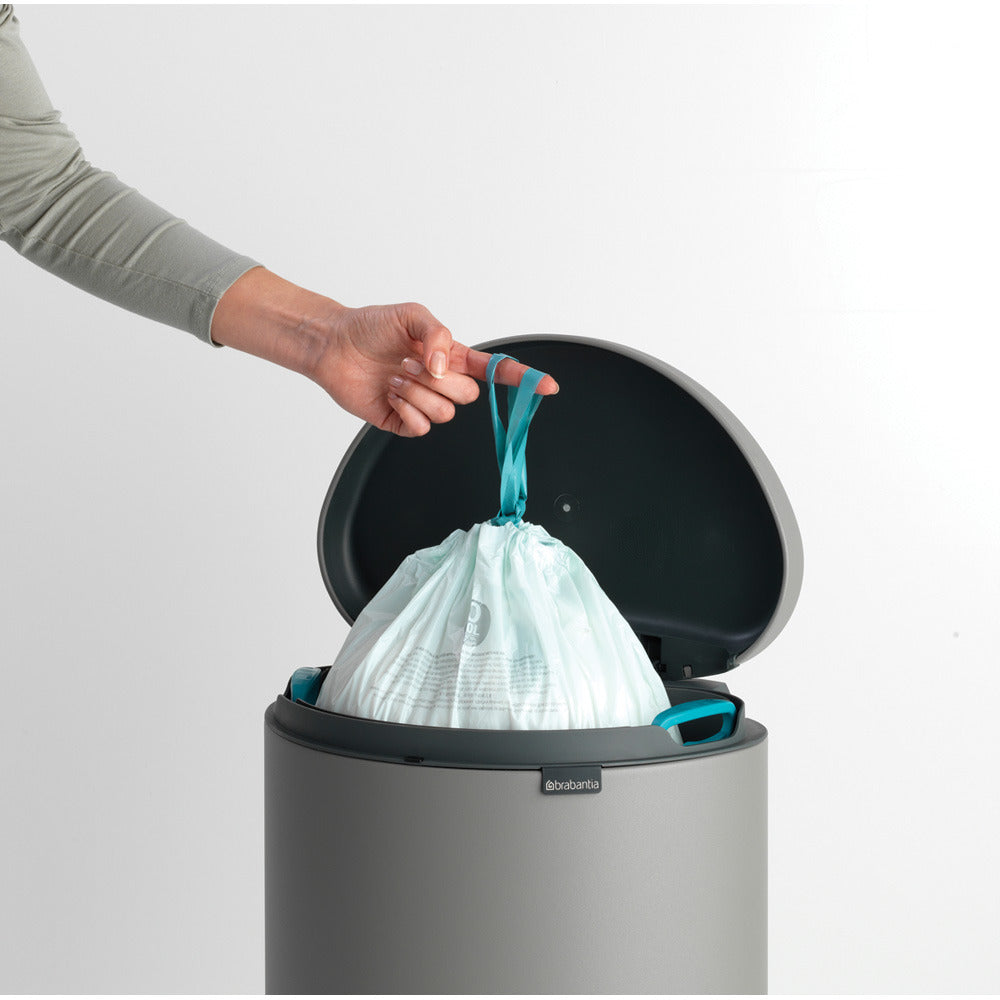Brabantia｜Pedal Bin Flatback+ 靜音半圓平背腳踏桶 30L｜無印砂鋼