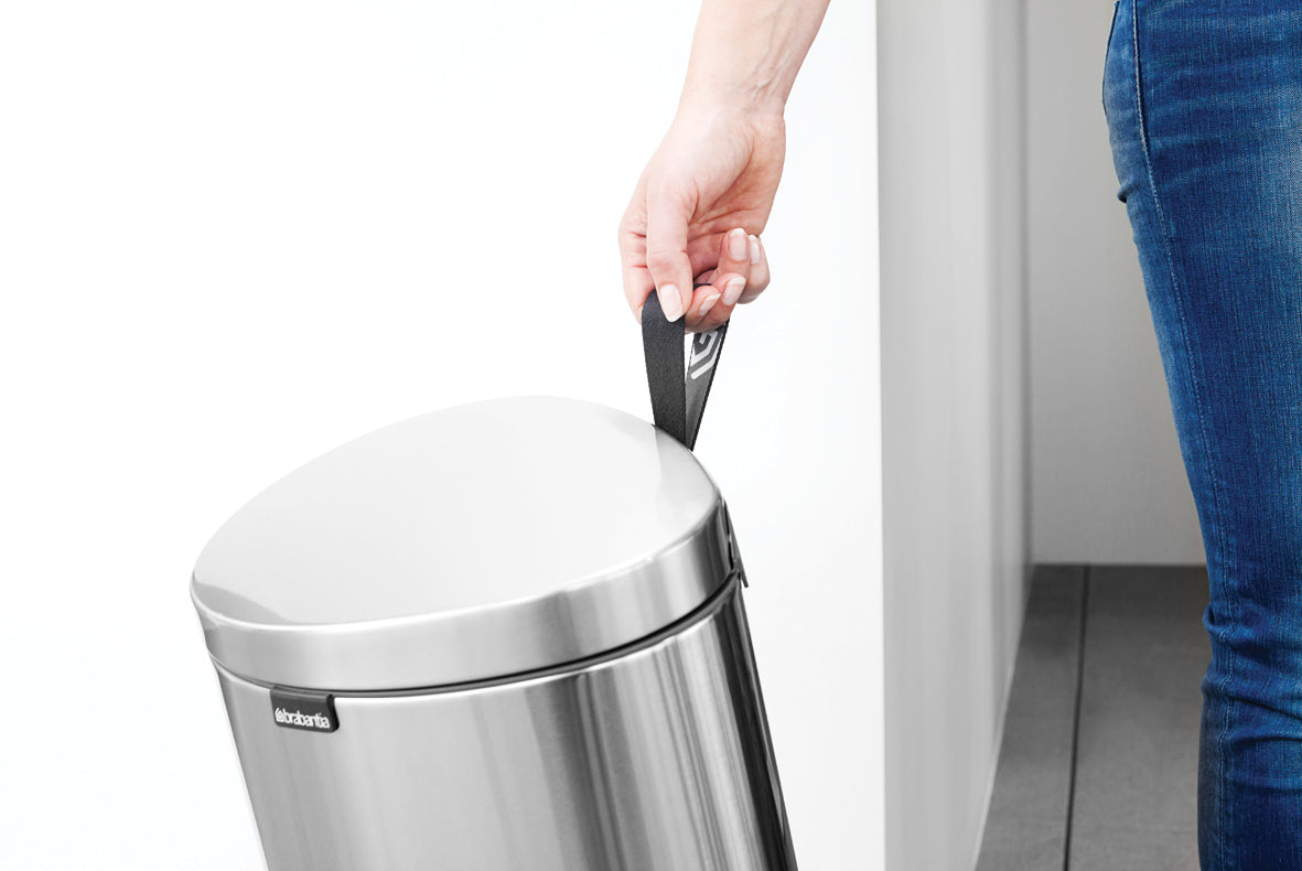 Brabantia｜Pedal Bin Flatback+ 靜音半圓平背腳踏桶 30L｜無印砂鋼